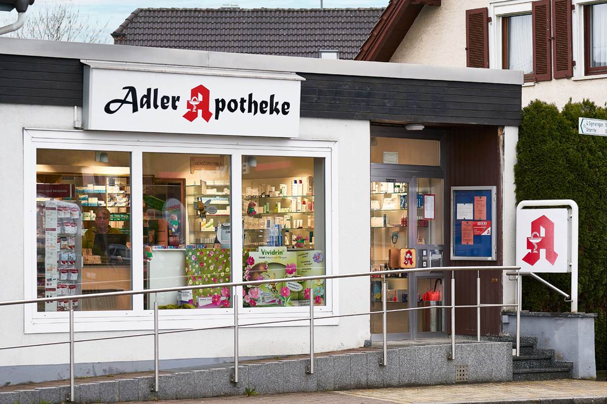 Aussenansicht der Adler Apotheke